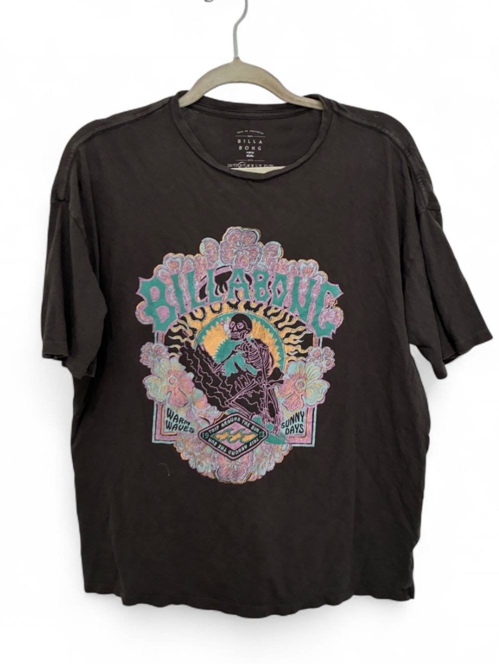 Billabong Gray Short Sleeve Graphic Tee with Multicolor Surf Skull